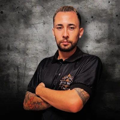 Léo TattooInk, tatuador da Elite House Tattoo